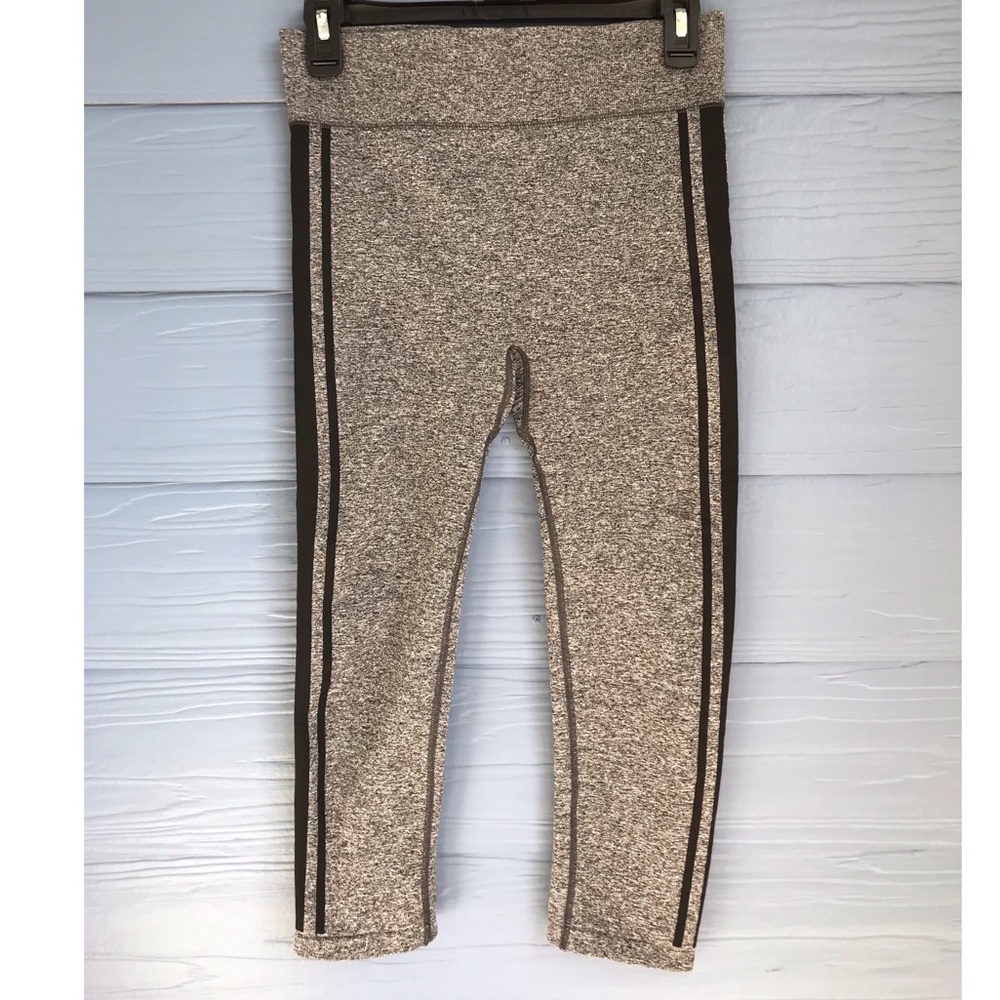 Striped Capri Active Leggings